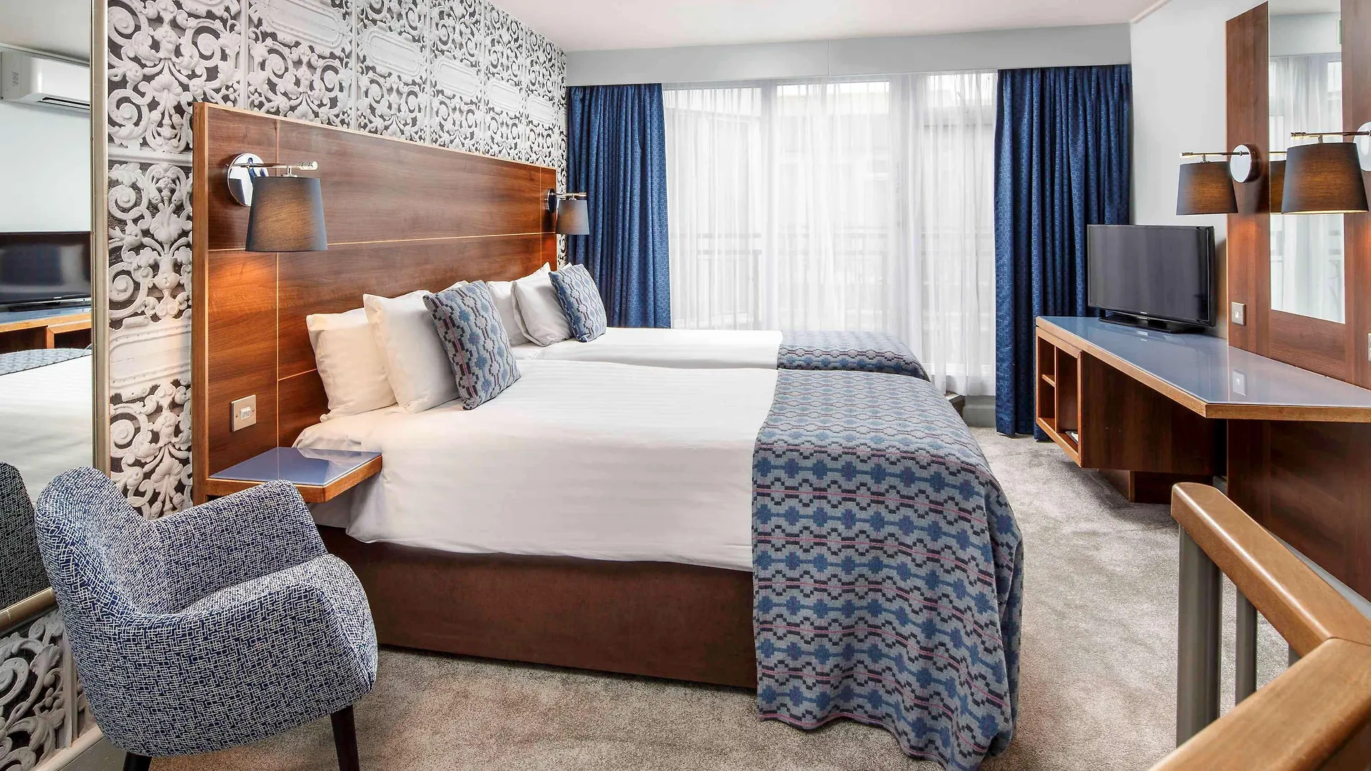 Mercure Brighton Seafront Hotel 4*,
