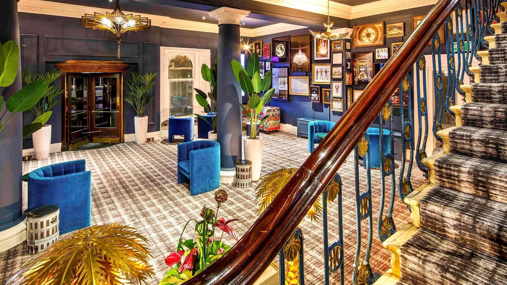 Mercure Brighton Seafront Hotel 4*,