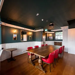 Innkeeper's London, Hotel