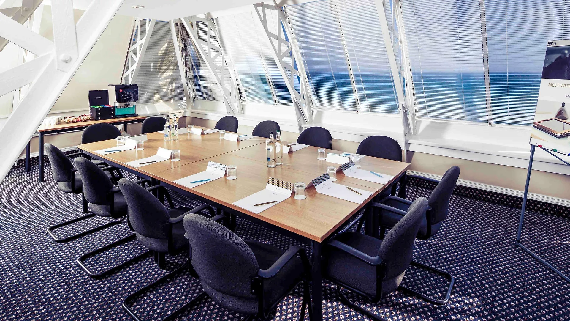 Mercure Brighton Seafront Hotel 4*,